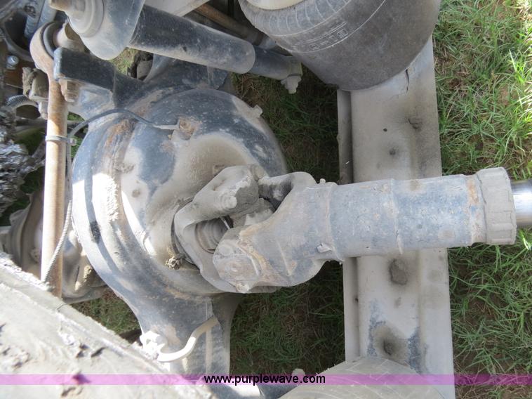 image for item B4519 1999 Peterbilt 377 semi truck