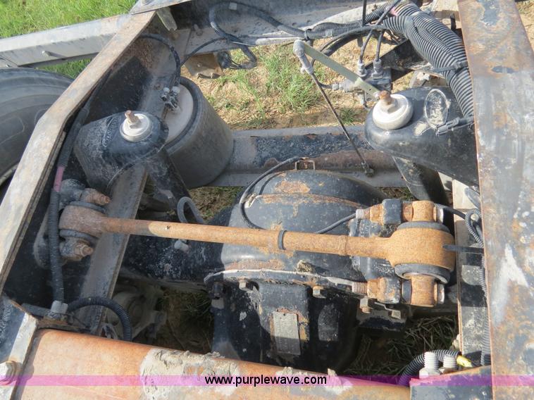 image for item B4519 1999 Peterbilt 377 semi truck