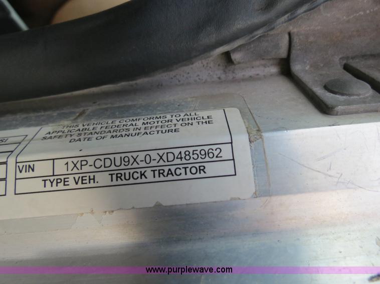 image for item B4519 1999 Peterbilt 377 semi truck