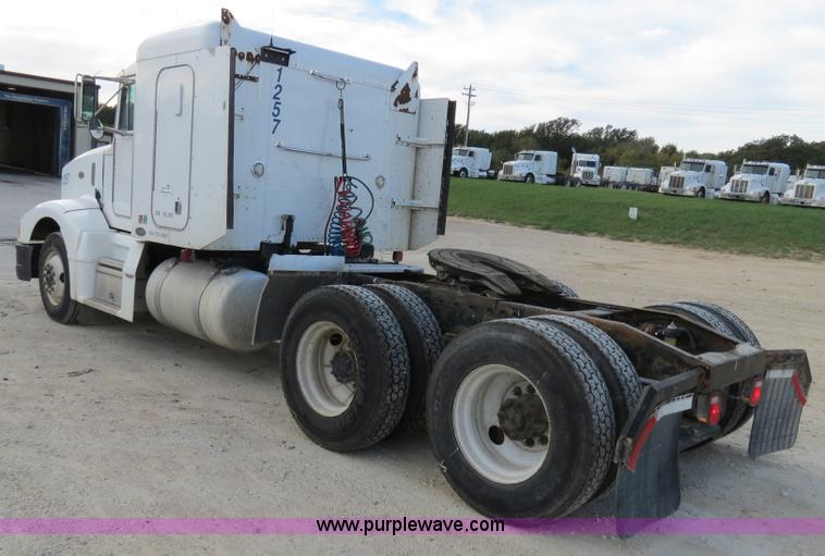 image for item B4520 2000 Peterbilt 377 semi truck