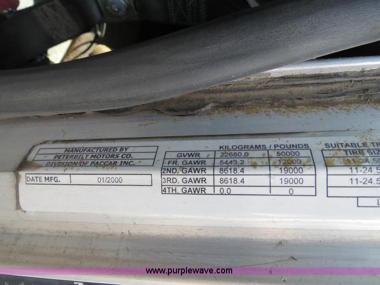 image for item B4520 2000 Peterbilt 377 semi truck