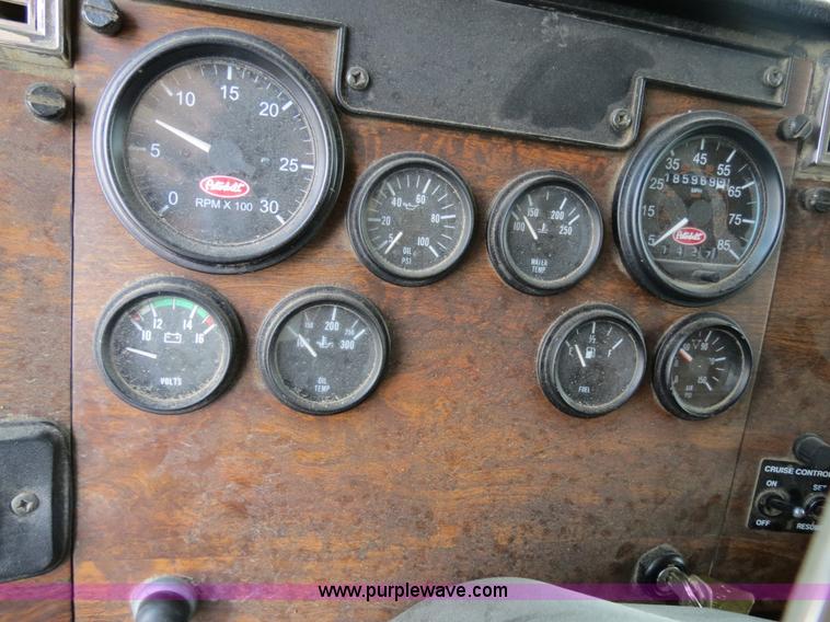 image for item B4520 2000 Peterbilt 377 semi truck