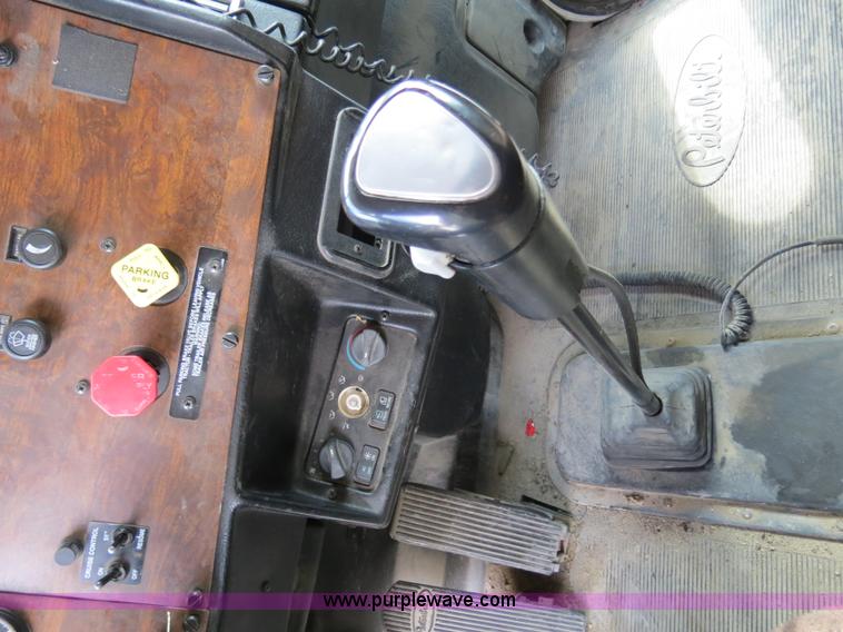 image for item B4520 2000 Peterbilt 377 semi truck