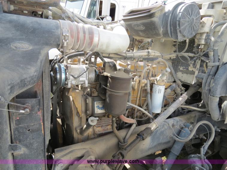 image for item B4520 2000 Peterbilt 377 semi truck