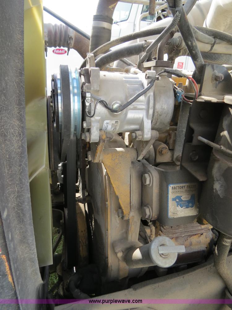 image for item B4520 2000 Peterbilt 377 semi truck