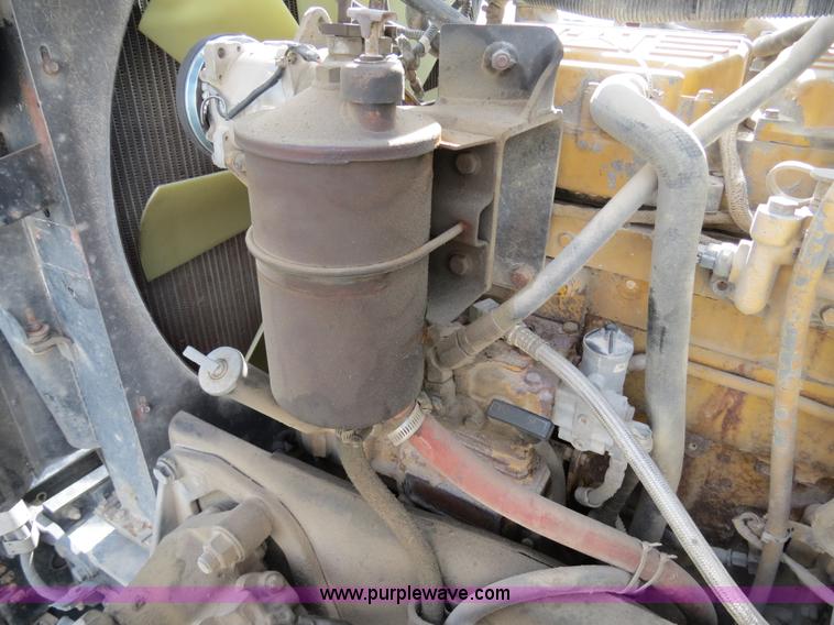 image for item B4520 2000 Peterbilt 377 semi truck