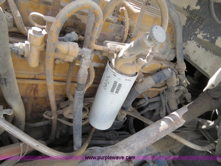 image for item B4520 2000 Peterbilt 377 semi truck