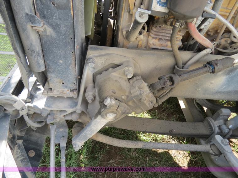 image for item B4520 2000 Peterbilt 377 semi truck