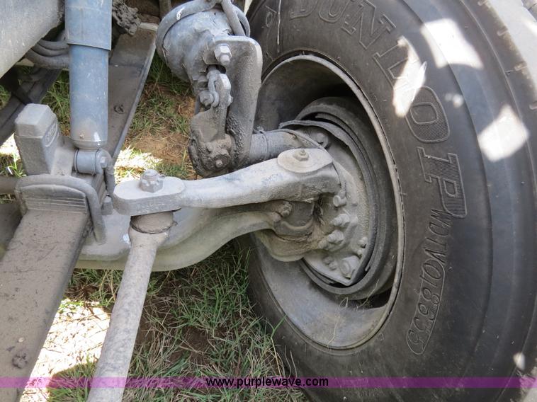 image for item B4520 2000 Peterbilt 377 semi truck