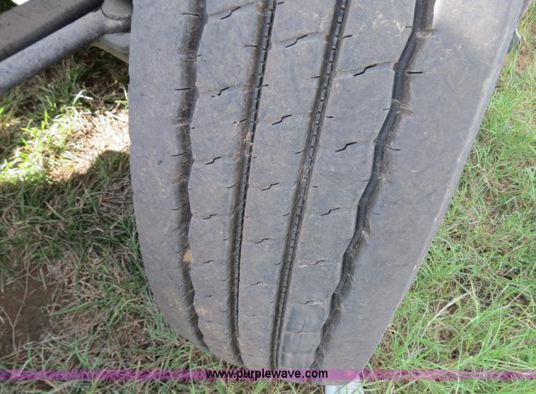 image for item B4520 2000 Peterbilt 377 semi truck