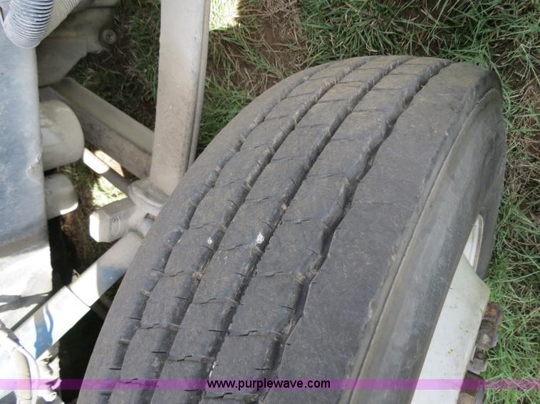 image for item B4520 2000 Peterbilt 377 semi truck