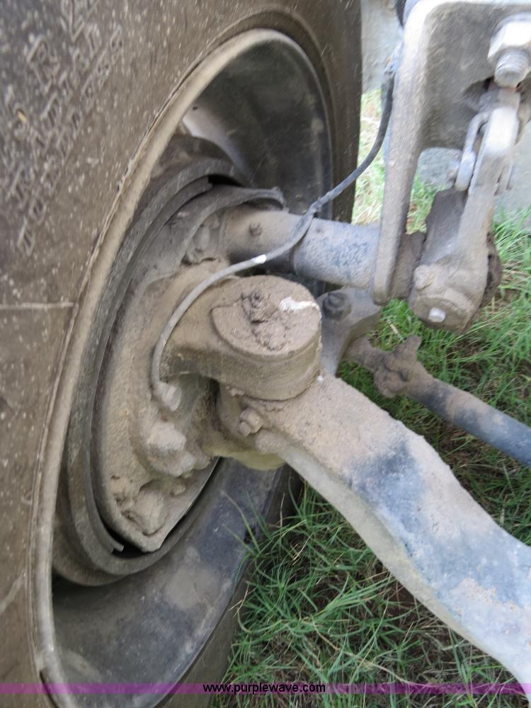 image for item B4520 2000 Peterbilt 377 semi truck