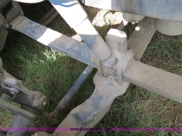 image for item B4520 2000 Peterbilt 377 semi truck