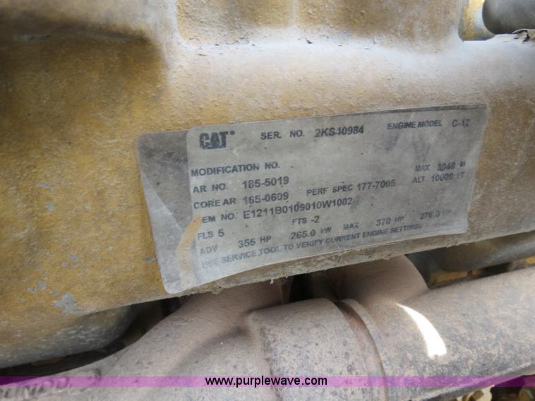 image for item B4520 2000 Peterbilt 377 semi truck