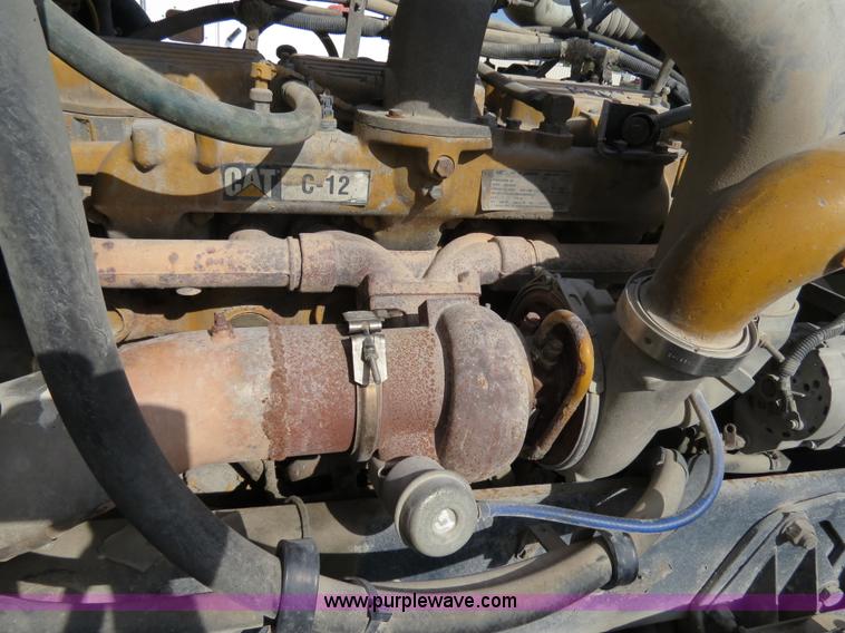 image for item B4520 2000 Peterbilt 377 semi truck