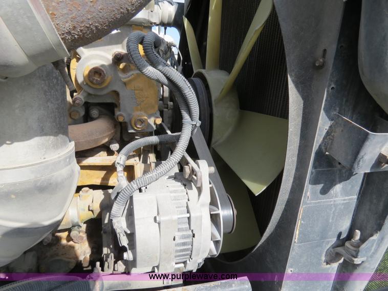 image for item B4520 2000 Peterbilt 377 semi truck