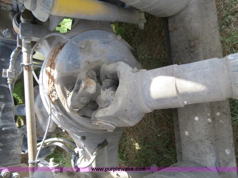 image for item B4520 2000 Peterbilt 377 semi truck