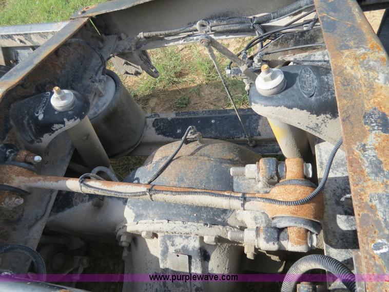 image for item B4520 2000 Peterbilt 377 semi truck