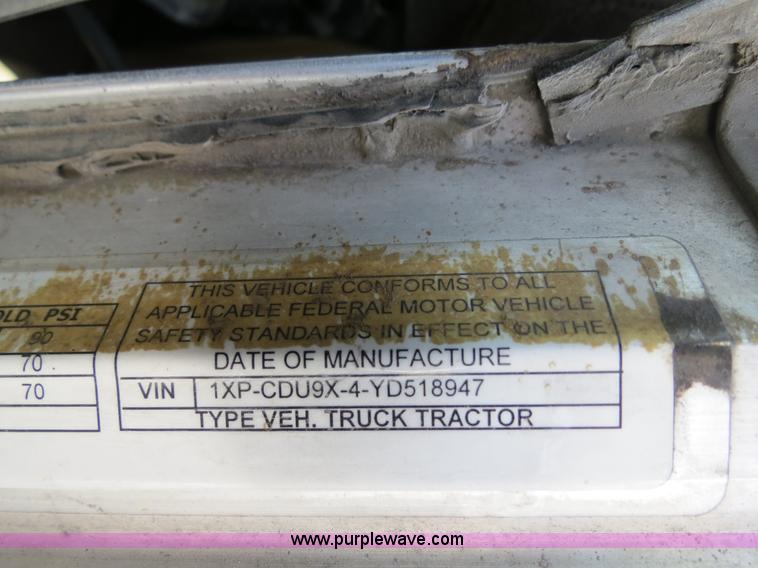 image for item B4520 2000 Peterbilt 377 semi truck