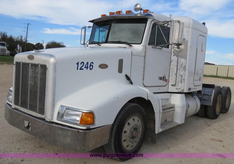 image for item B4521 2000 Peterbilt 377 semi truck