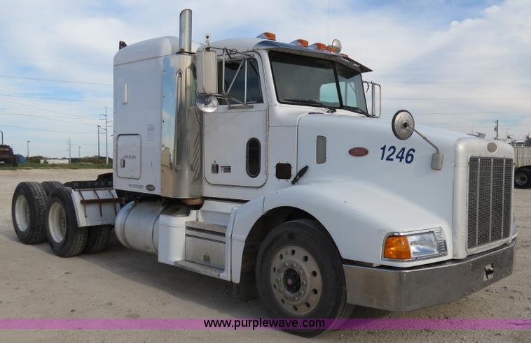 image for item B4521 2000 Peterbilt 377 semi truck