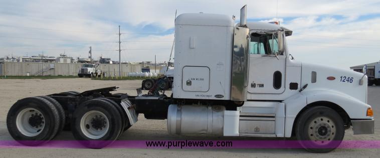 image for item B4521 2000 Peterbilt 377 semi truck