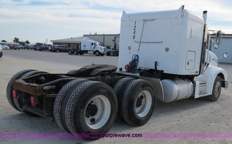 image for item B4521 2000 Peterbilt 377 semi truck