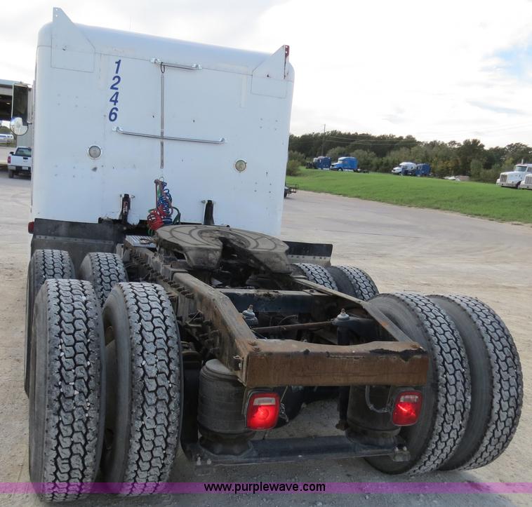image for item B4521 2000 Peterbilt 377 semi truck