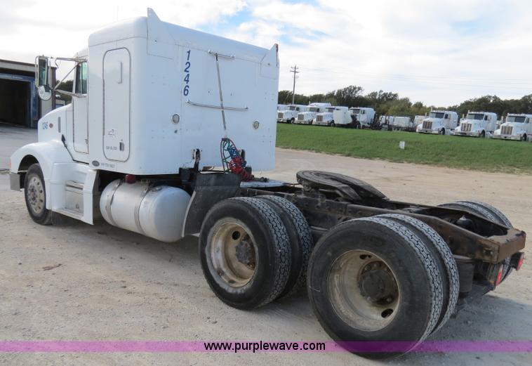 image for item B4521 2000 Peterbilt 377 semi truck