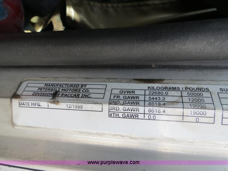 image for item B4521 2000 Peterbilt 377 semi truck