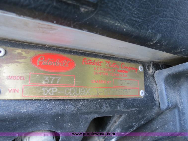 image for item B4521 2000 Peterbilt 377 semi truck