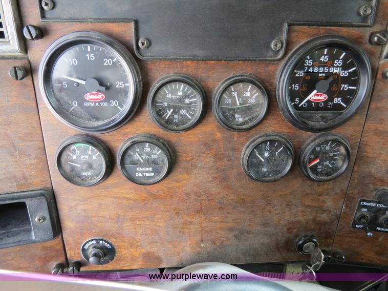 image for item B4521 2000 Peterbilt 377 semi truck