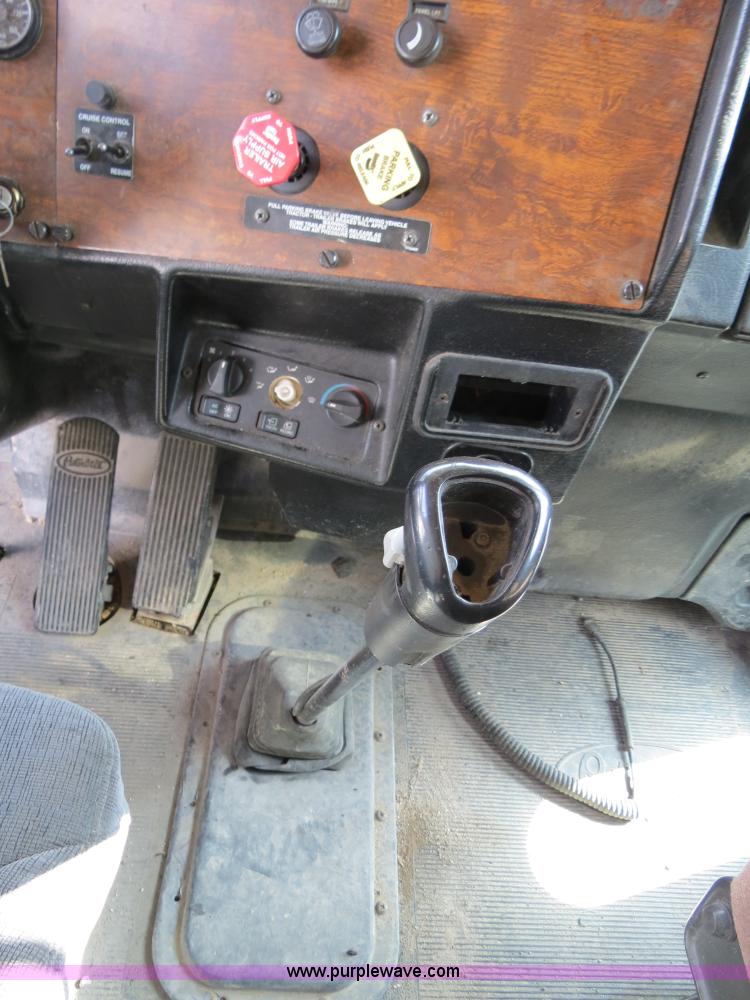 image for item B4521 2000 Peterbilt 377 semi truck