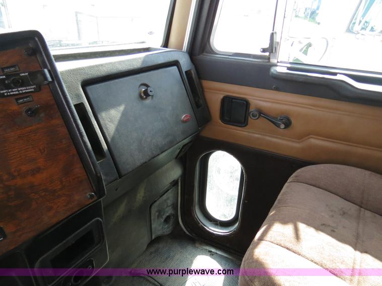 image for item B4521 2000 Peterbilt 377 semi truck