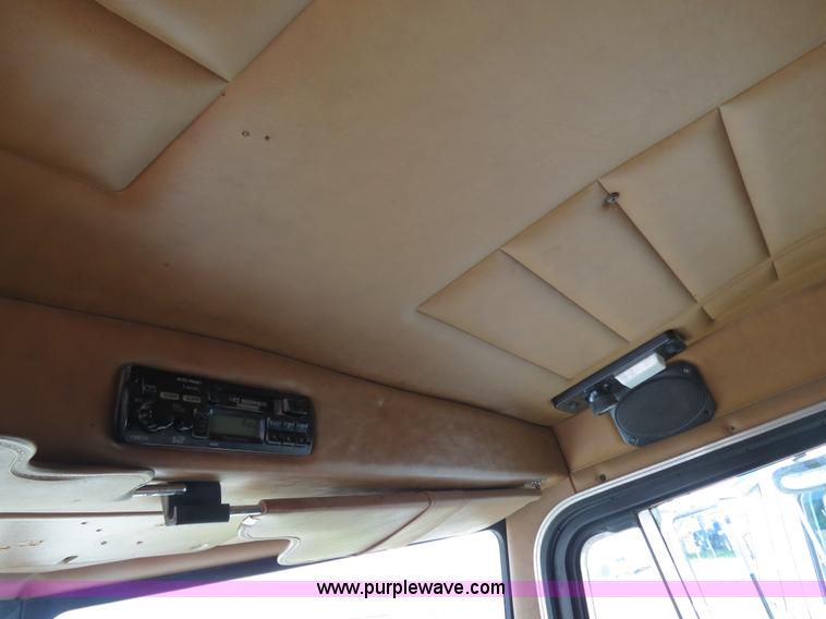 image for item B4521 2000 Peterbilt 377 semi truck