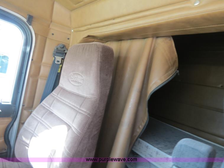 image for item B4521 2000 Peterbilt 377 semi truck