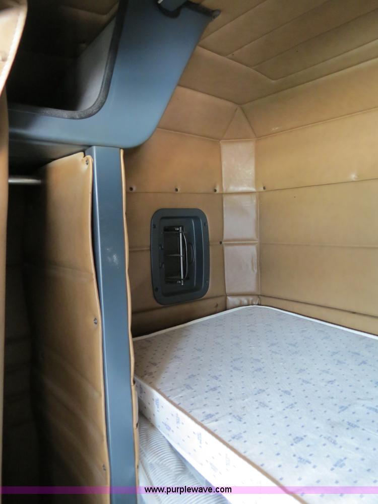 image for item B4521 2000 Peterbilt 377 semi truck