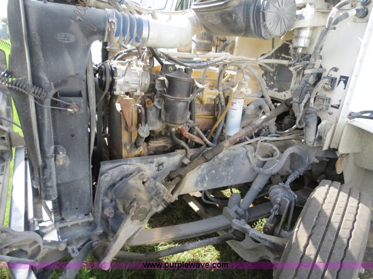 image for item B4521 2000 Peterbilt 377 semi truck