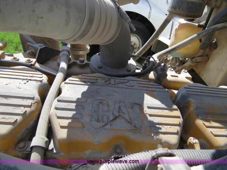 image for item B4521 2000 Peterbilt 377 semi truck