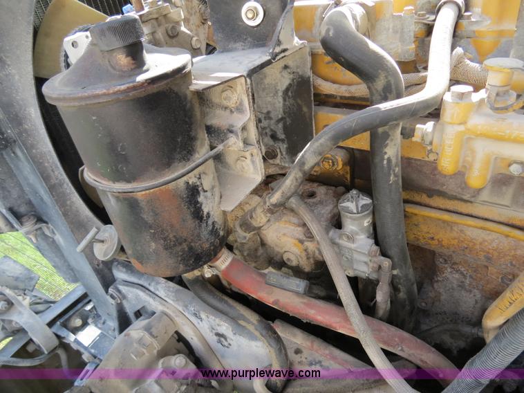 image for item B4521 2000 Peterbilt 377 semi truck