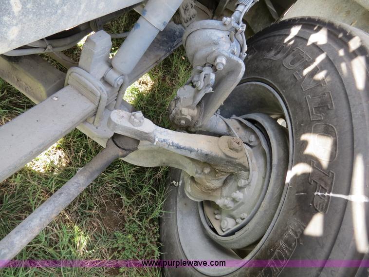 image for item B4521 2000 Peterbilt 377 semi truck