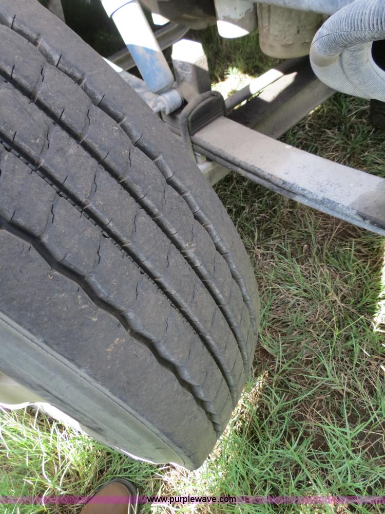 image for item B4521 2000 Peterbilt 377 semi truck