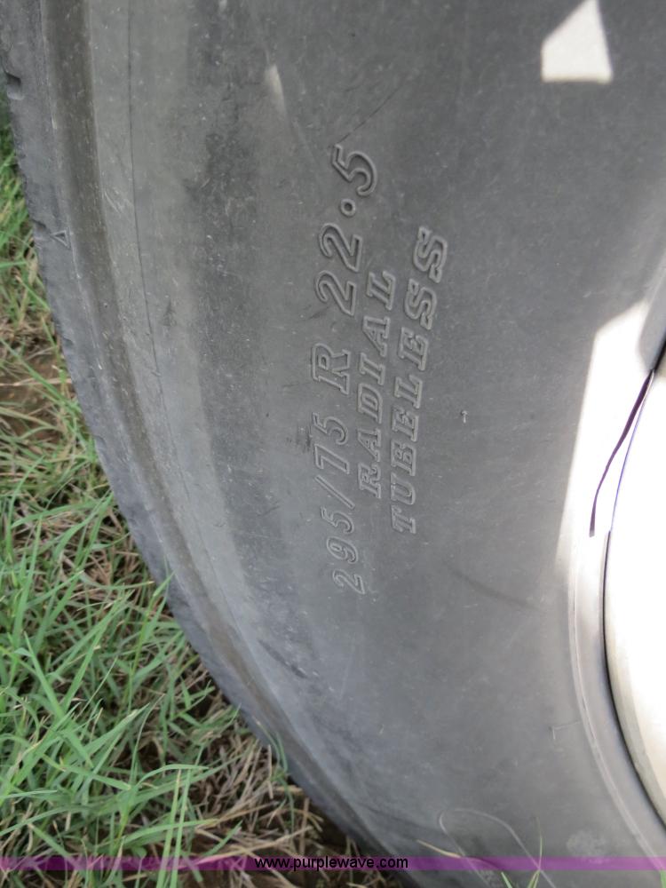 image for item B4521 2000 Peterbilt 377 semi truck