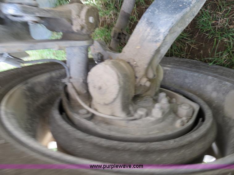 image for item B4521 2000 Peterbilt 377 semi truck