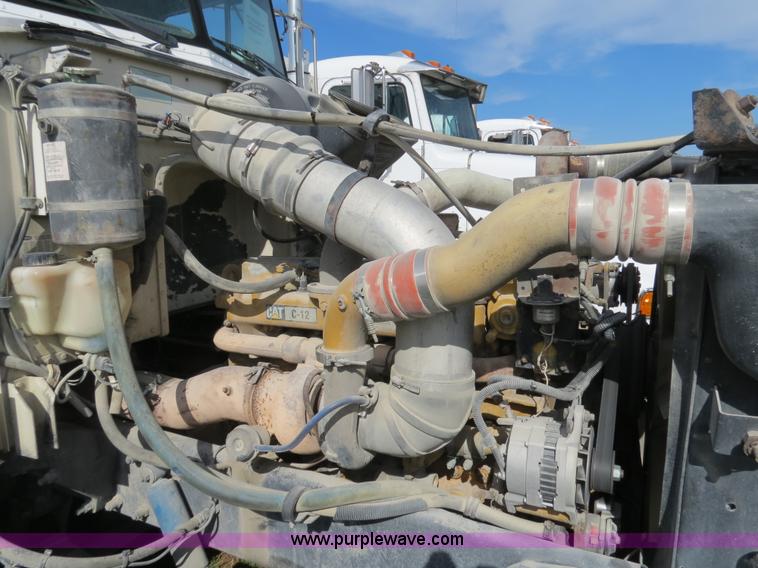 image for item B4521 2000 Peterbilt 377 semi truck