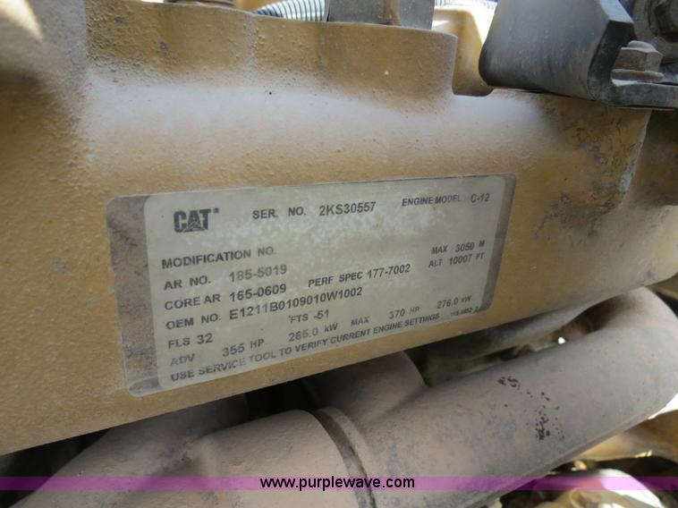 image for item B4521 2000 Peterbilt 377 semi truck