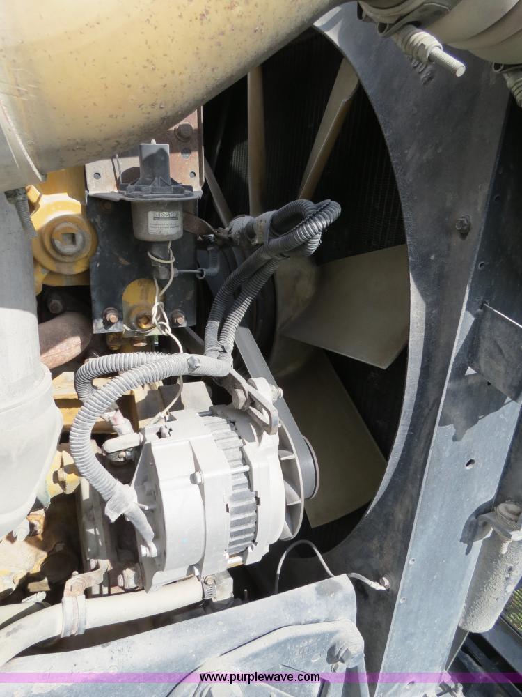 image for item B4521 2000 Peterbilt 377 semi truck