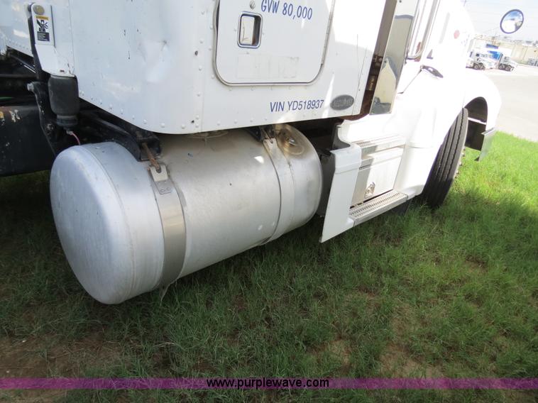 image for item B4521 2000 Peterbilt 377 semi truck