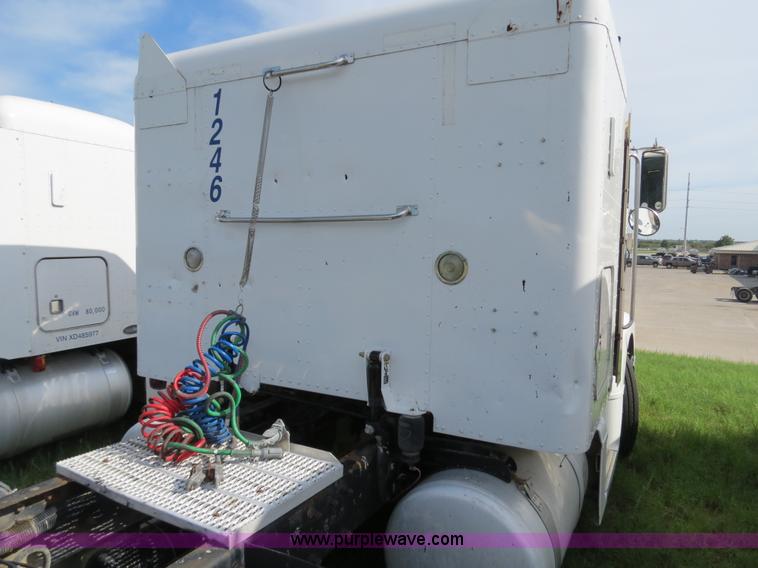 image for item B4521 2000 Peterbilt 377 semi truck