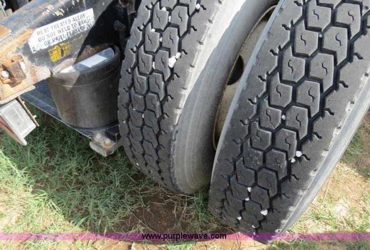 image for item B4521 2000 Peterbilt 377 semi truck